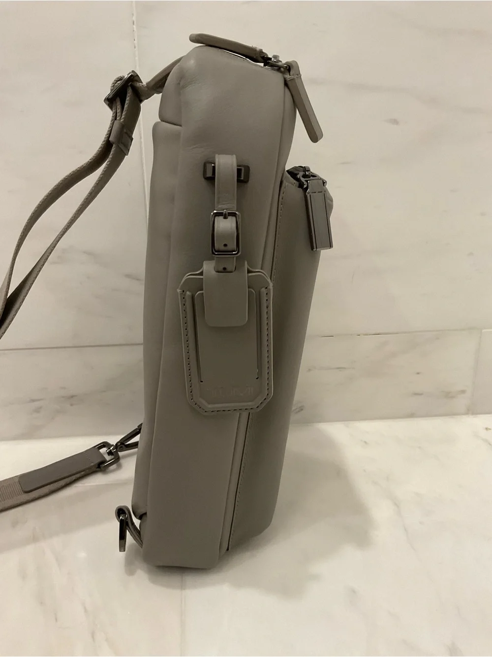 Tumi Harrison GREGORY 12” Leather Sling Crossbody Bag - LIMESTONE❗
